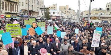 *العضايلة خلال مسيرة “الحسيني”: الرد الطبيعي على صفقة القرن إسقاط اتفاقيتي الغاز ووادي عربة