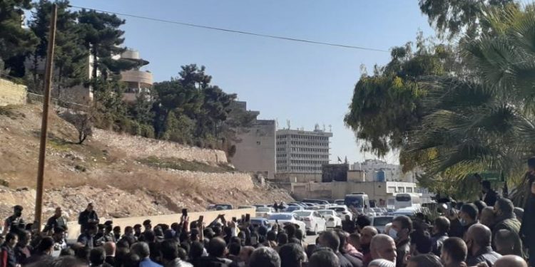 “العمل الإسلامي” يستنكر منع وقفة المعلمين أمام مجلس النواب وفضها بالقوة