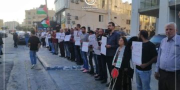 القطاع الشبابي في “العمل الإسلامي” يشارك في وقفة احتجاجية دعما للأسير العواودة