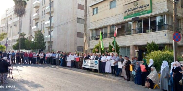 وقفة لـ”العمل الإسلامي” انتصاراً للأسرى في معركة الأمعاء الخاوية ضد السجان الصهيوني (صور)