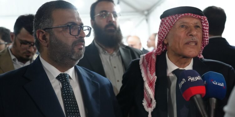 وفد من قيادة حزب الأمة وكتلته النيابية يقدم واجب العزاء بضحايا استهداف كنيسة الكرك